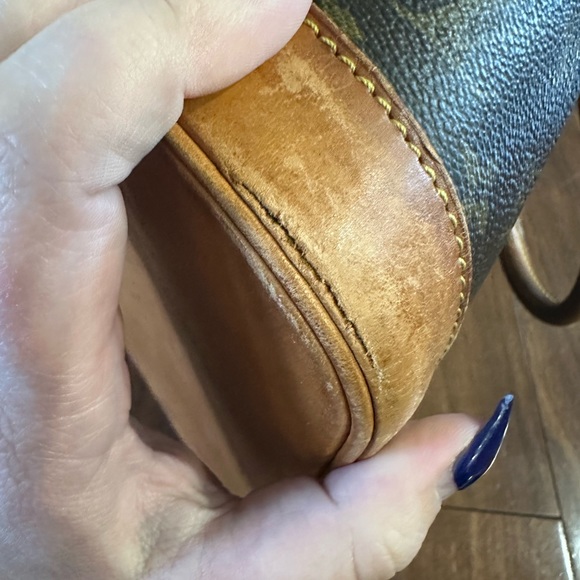 Louis Vuitton Alma - Picture 10 of 11